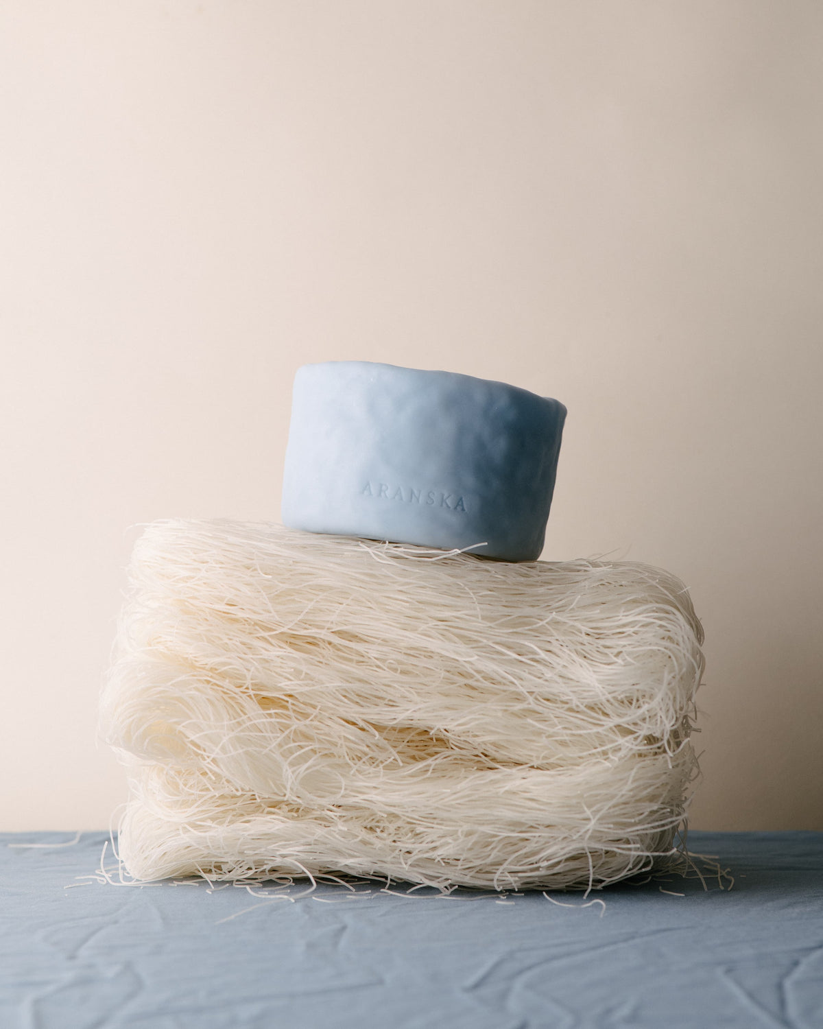 Świeca FORM - Velvet Peony & Oud
